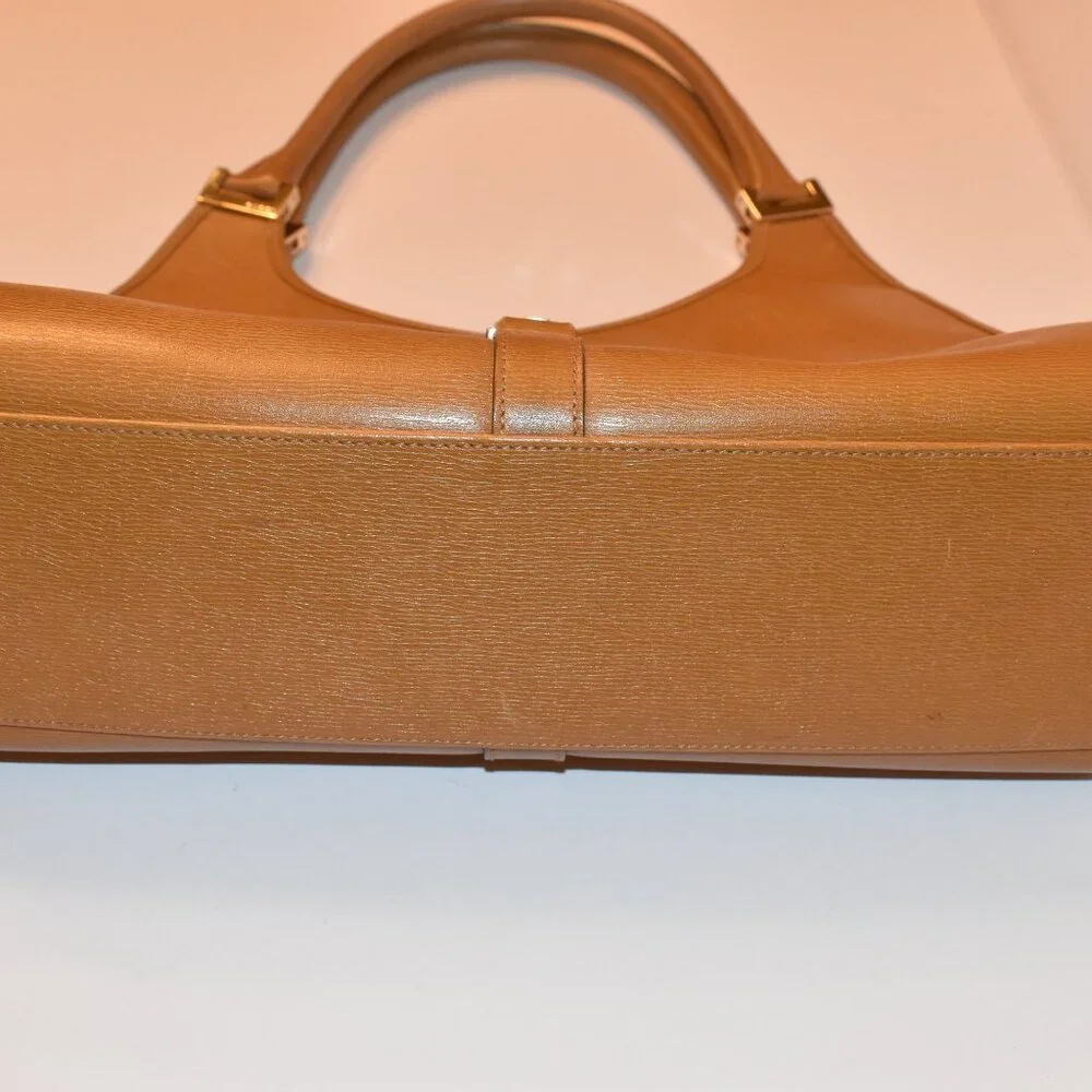 Vintage Gucci Bardo hobo bag in camel leather with the piston-lock closure